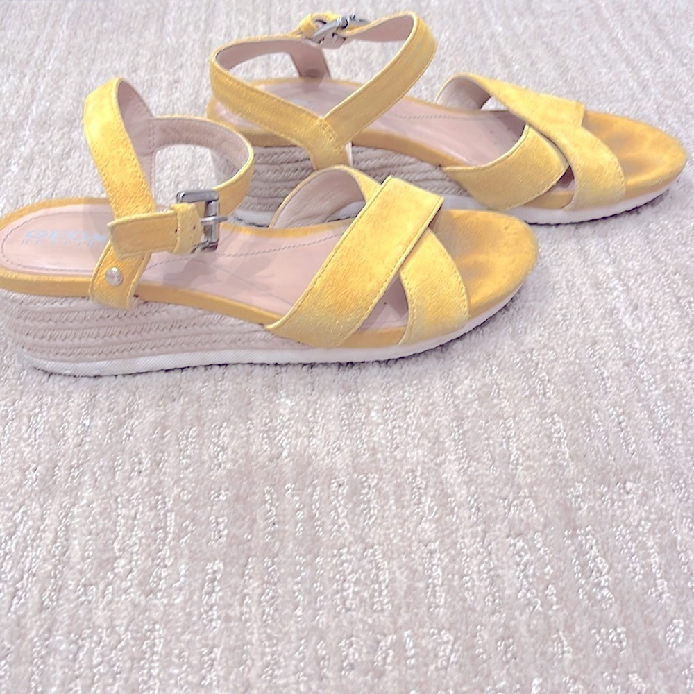 Geox yellow low heeled sandals